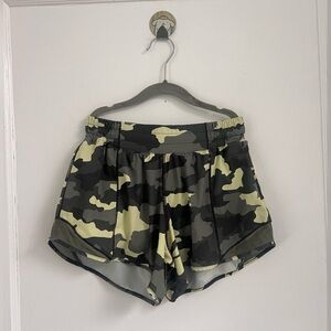 LULULEMON HOTTY HOT SHORT 4”-CRISPIN GREEN CAMO Size 4 Tall